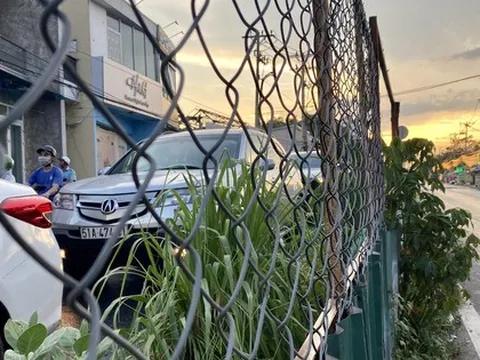 Gần đến Tết, người dân còn chật vật với lô cốt