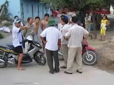 Nhắc nhở công trình xây dựng vi phạm, 2 cán bộ xã bị hành hung