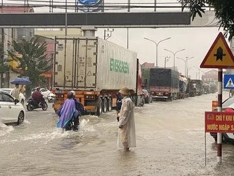 Hà Tĩnh: Mưa tầm tã, nhiều vùng bắt đầu ngập lụt