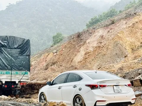Cận cảnh sạt lở nghiêm trọng trên cao tốc La Sơn - Túy Loan