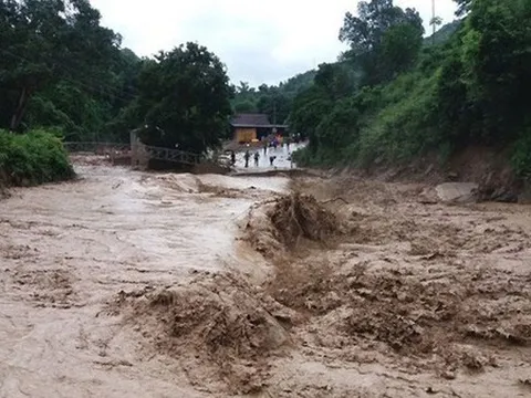 Không khí lạnh liên tiếp tràn về miền Bắc, miền Trung có nơi mưa trên 600 mm