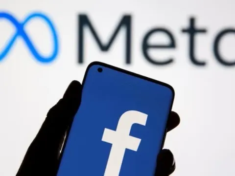 Chủ quản Facebook nói gì về nhiều tài khoản có nhãn “được tài trợ” bán hàng giả, hàng nhái?