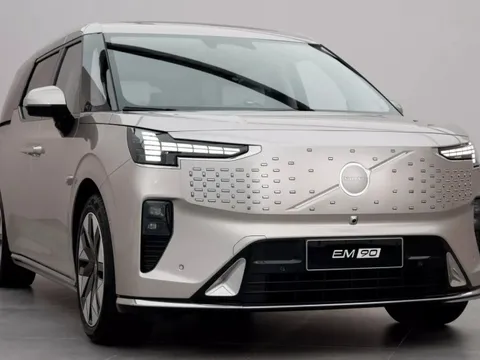 Volvo EM90 ra mắt: Nội thất biến được thành phòng chiếu phim, phòng ngủ, chạy 740 km/sạc, cạnh tranh Lexus LM
