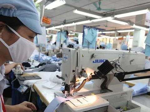 Kinh doanh 'lao dốc', ngành dệt may đặt kỳ vọng vào mùa mua sắm cuối năm