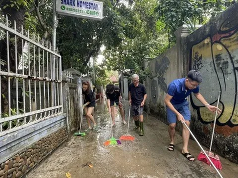 Sau lũ lụt, "lũ bùn" vây bủa TP Huế