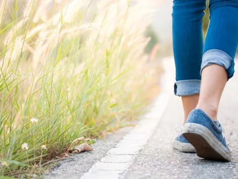 Kiểu đi bộ lạ lùng nhưng có nhiều lợi ích bất ngờ: Giáo sư Mỹ hướng dẫn cách làm