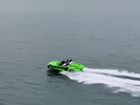 Siêu xe "lướt trên mặt nước" tại Vịnh Hạ Long bị đình chỉ hoạt động