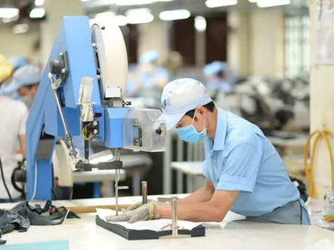 Thu ngân sách sụt giảm