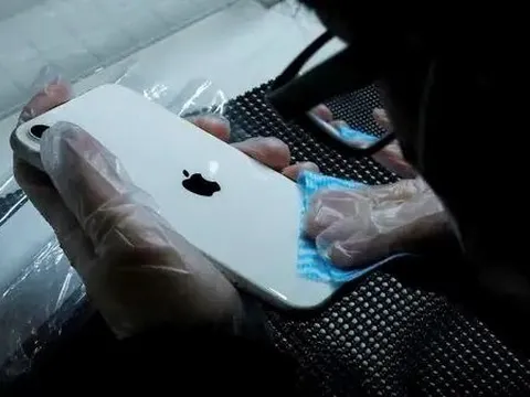 "Cơn sốt vàng đã qua, tôi sắp bị diệt" - Vì sao chủ cửa hàng iPhone cũ ở Trung Quốc chua chát tới vậy?