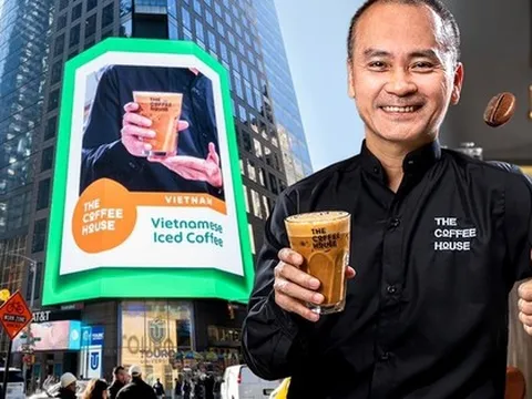 Ly cà phê sữa đá Việt Nam xuất hiện ấn tượng trên Quảng trường Thời Đại New York