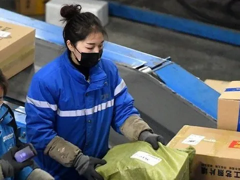 "Ngả mũ" trước cách giao hàng đỉnh cao của Trung Quốc: Bảo sao chuyển về Việt Nam đã nhanh còn miễn phí