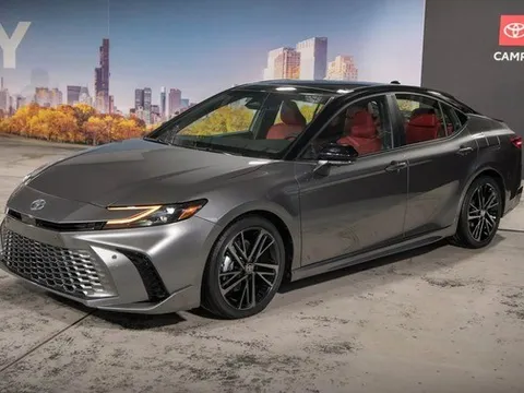 Trọn bộ ảnh thực tế Toyota Camry 2024: GenZ cũng phải mê!
