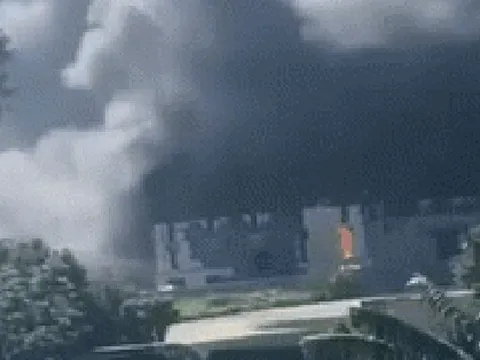 Nghệ An: Cháy lớn tại Khu công nghiệp, công nhân hoảng hốt tháo chạy