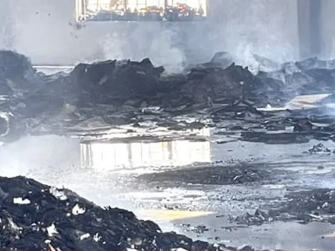 Hiện trường vụ cháy nhà máy ở Khu công nghiệp Nam Cấm Nghệ An