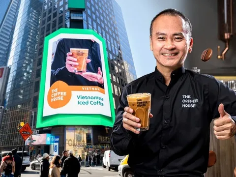 Ly cà phê sữa đá Việt Nam xuất hiện trên Quảng trường Thời Đại