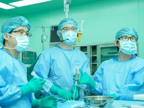 Người đàn ông tái phát u trong sọ, bác sĩ dùng kỹ thuật mới để giải quyết