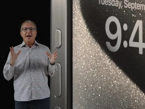 Trò chuyện độc quyền cùng sếp lớn Apple: “Công nghệ trên camera càng nhiều, điện thoại càng nặng nhưng Titan là thứ giúp mọi thứ nhẹ nhàng trên tay bạn”