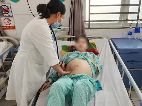 Nam thanh niên bụng to như bầu 6 tháng vì bỏ điều trị thận