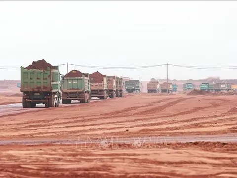 Sau hơn 3 năm 'ngủ đông', công trường cao tốc Bến Lức - Long Thành sôi động trở lại