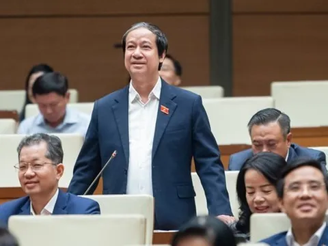 Bộ trưởng Giáo dục mong ĐBQH chỉ rõ 'Ai, ở đâu bớt kiến thức trên lớp để dạy thêm?'