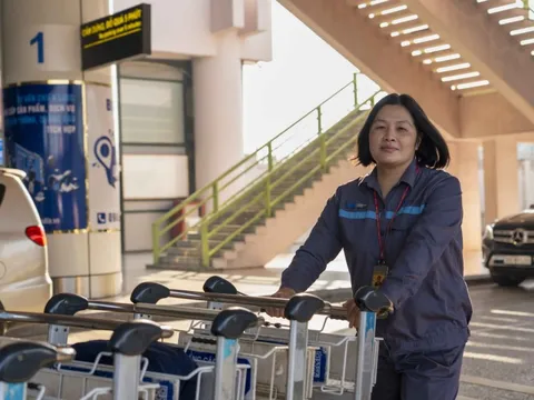 Lý do người đàn ông quên chiếc ví chứa 104 triệu đồng tại xe đẩy sân bay