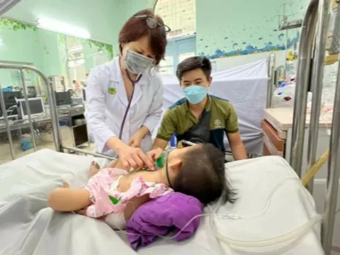 Trẻ mắc bệnh hô hấp tăng, các bệnh viện họp khẩn