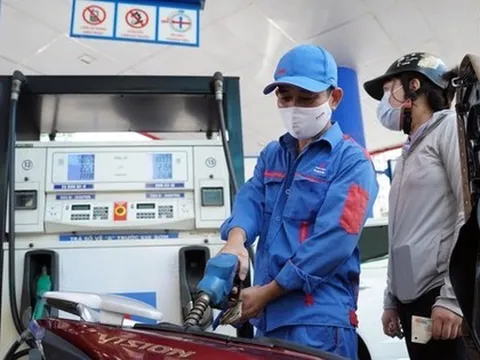 'Hỏa tốc' lùi ngày điều chỉnh giá xăng dầu