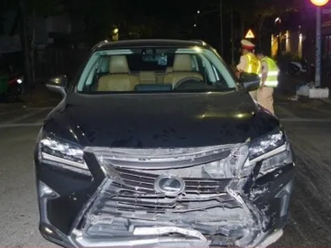 Xe sang Lexus cố tình tông trực diện ô tô khác: Bắt khẩn cấp 2 tài xế