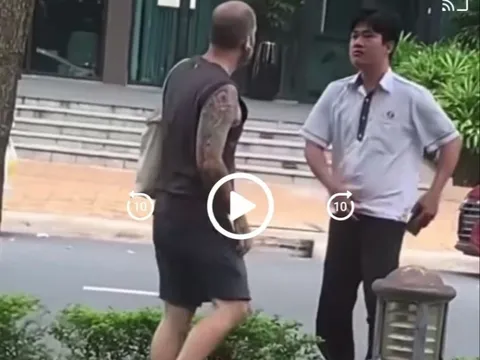 Lái xe Vinasun "phản ứng gay gắt" khi bị nhắc nhở xả rác nơi công cộng