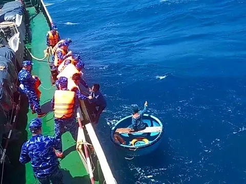 14 ngư dân của tàu cá bị chìm trên biển đã được cứu sống