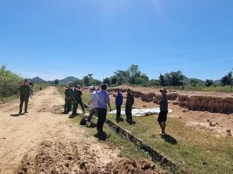 Bình Thuận: Điều tra nguyên nhân người đàn ông tử vong dưới mương nước