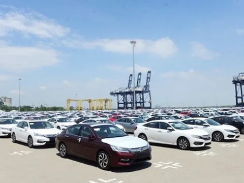 Nhập khẩu ô tô nguyên chiếc tháng 10 tăng mạnh