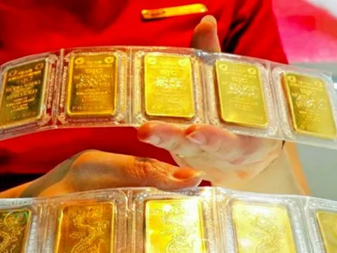 Giá vàng cán mốc 72 triệu đồng/lượng