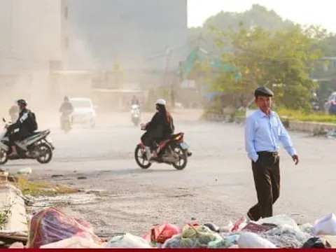 Dân Thủ đô khốn khổ vì rác thải, bụi đất trên tuyến đường đang xây dựng