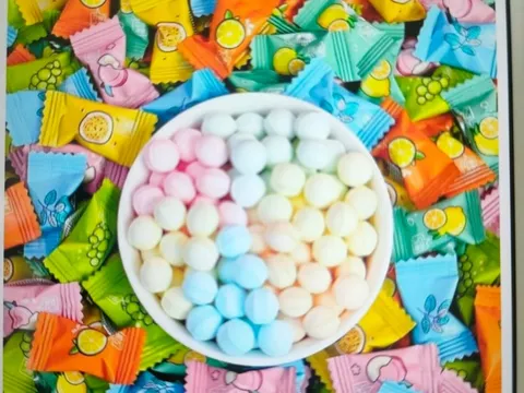 5 học sinh đi cấp cứu sau khi ăn kẹo lạ mua trước cổng trường