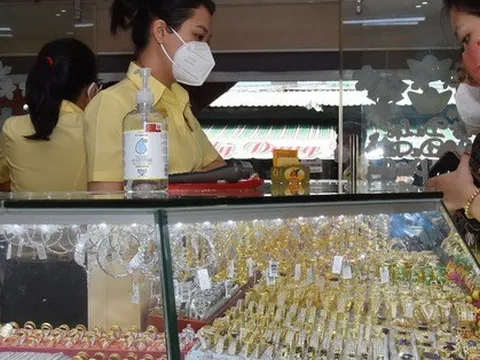 Giá vàng hôm nay 24-11: Buộc phải đi xuống dưới ngưỡng 2.000 USD/ounce