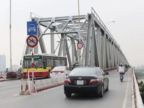 Cấm phương tiện qua cầu Chương Dương một tháng để sửa chữa hạ tầng