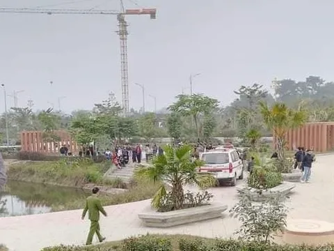 Thi thể người đàn ông nổi trên mặt hồ điều hòa