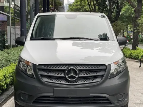 Mercedes-Benz Vito giảm giá còn hơn 1,6 tỷ tại Việt Nam: Dài gần ngang Maybach, dễ độ, cùng phân khúc Carnival