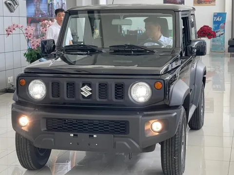 Suzuki Jimny đã về đại lý: Chưa có giá chính thức, dự kiến mở bán đầu năm sau