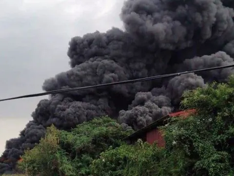 Hải Phòng: Cháy lớn tại xưởng hóa chất rộng gần 1.000 m2