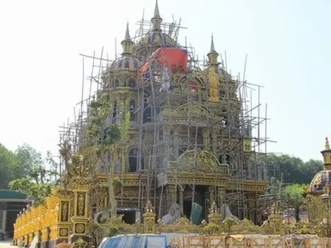 Cận cảnh toà lâu đài 70 tỷ của đại gia buôn đồng nát ở Nghệ An