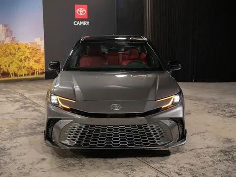 Toyota khai tử chi tiết đặc trưng cho thấy độ 'chơi' của chủ xe, Camry 2025 là xe đầu tiên áp dụng