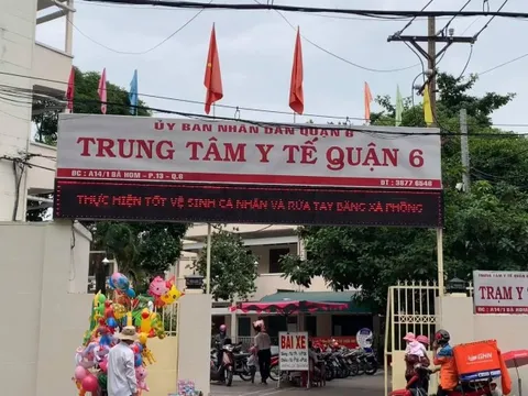 Trung tâm y tế cử người chưa có chứng chỉ hành nghề khám sức khoẻ cho học sinh