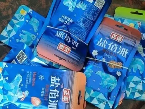 Nhiều học sinh ngộ độc sau khi ăn kẹo “lạ”