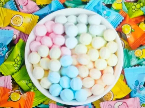 Thêm 29 học sinh nghi ngộ độc do ăn kẹo lạ