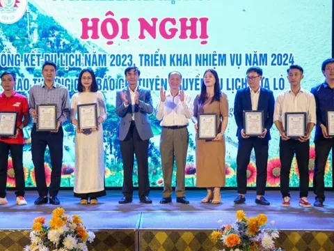 Tạp chí Đời sống & Pháp luật giành 2 giải cao tại cuộc thi viết về du lịch Cửa Lò