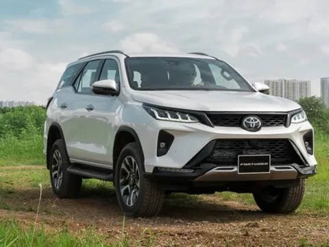 Toyota Hilux, Fortuner sẽ thêm động cơ hybrid dầu năm sau: Bớt ồn, có thể mạnh hơn Ranger, Everest
