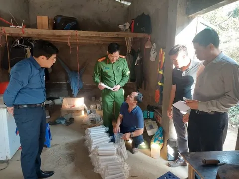 Giám đốc giấu gần 100 kg thuốc nổ dưới nơi ngủ của công nhân