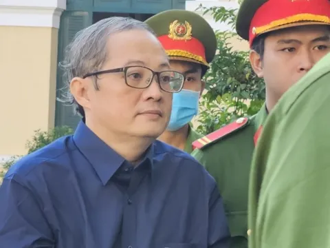 Hình ảnh cựu Giám đốc Bệnh viện TP Thủ Đức hầu toà